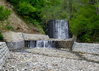 鎌倉沢川堰堤の写真