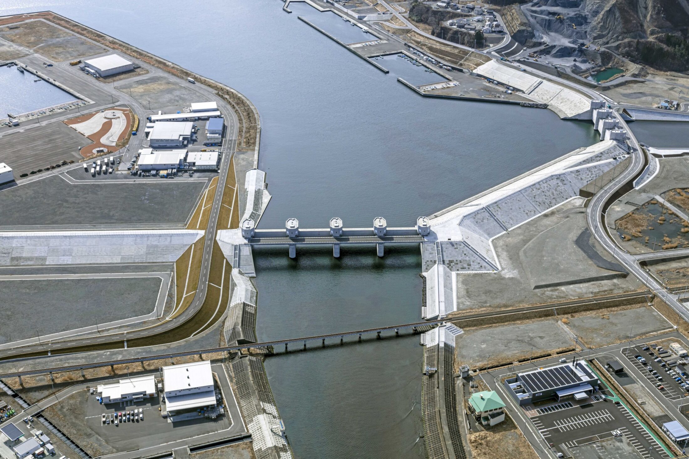 二級河川大槌川筋大槌の1地区ほか河川災害復旧水門土木工事 施工実績 株式会社植木組 二級河川大槌川筋大槌の1地区ほか河川災害復旧水門土木工事 施工実績 株式会社植木組